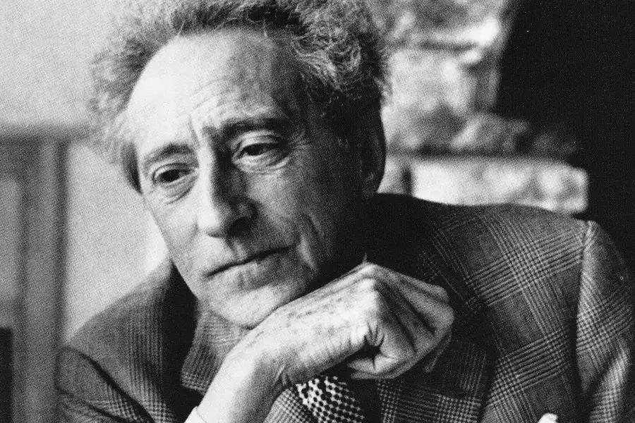 Photo source en noir et blanc de Jean Cocteau utilisée pour le portrait au stylo Bic